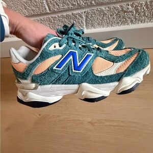 NEW BALANCE 9060 SIZE 6.5 MEN/8 WOMEN New Spruce Peach Blossom